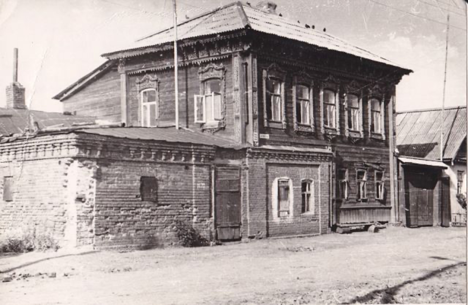 Купеческий дом с резными наличниками в Любичах
