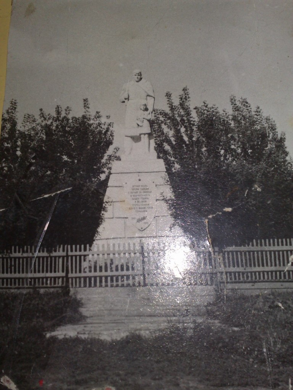 Памятник землякам, павшим в Великой Отечественной войне, в Любичах